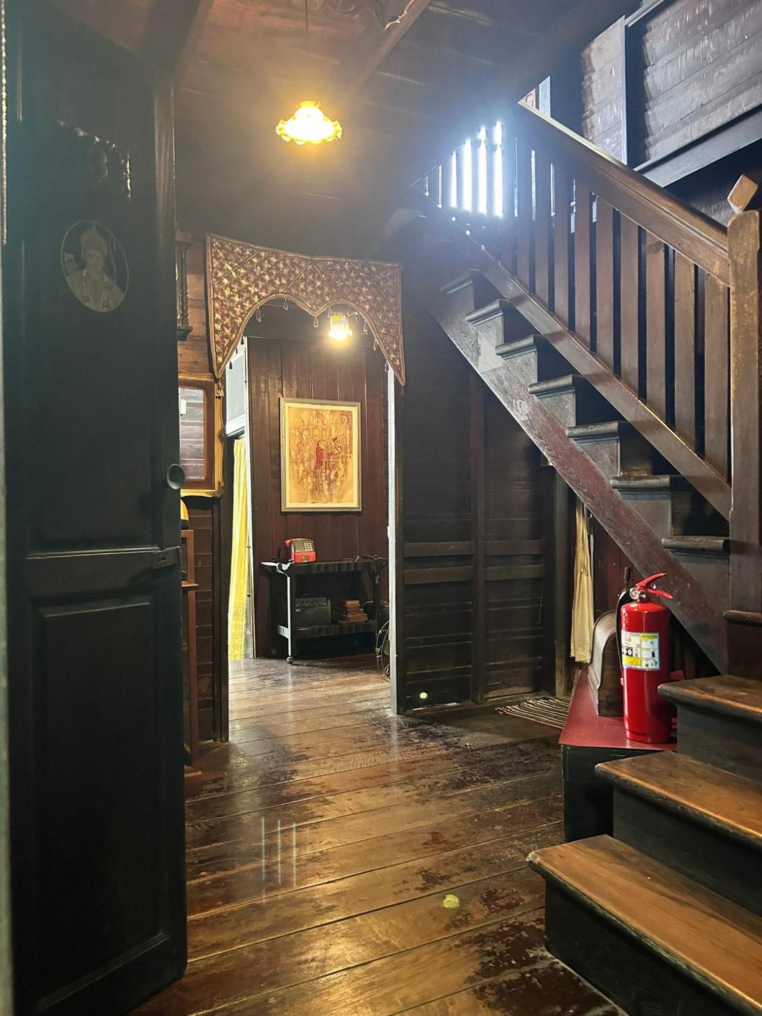 Chest'S Place Бангкок Экстерьер фото